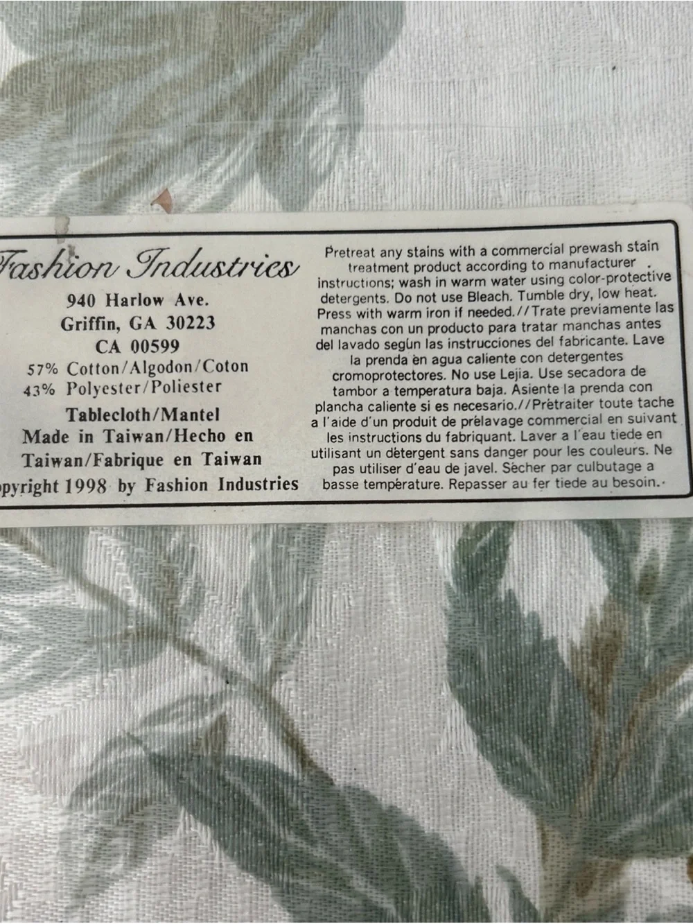 NEW- Fashion Industries Silver Maple 60x104” Oblong Tablecloth,  White w Leaves